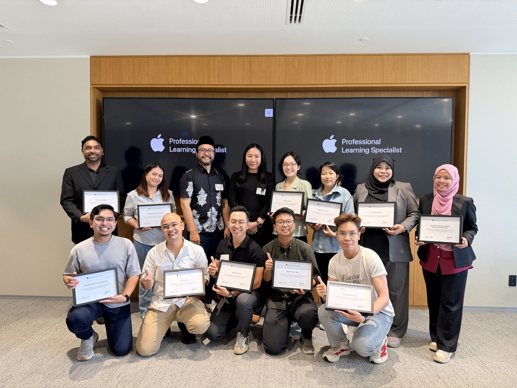 Group of Apple Professional Learning Specialists holding their certificates